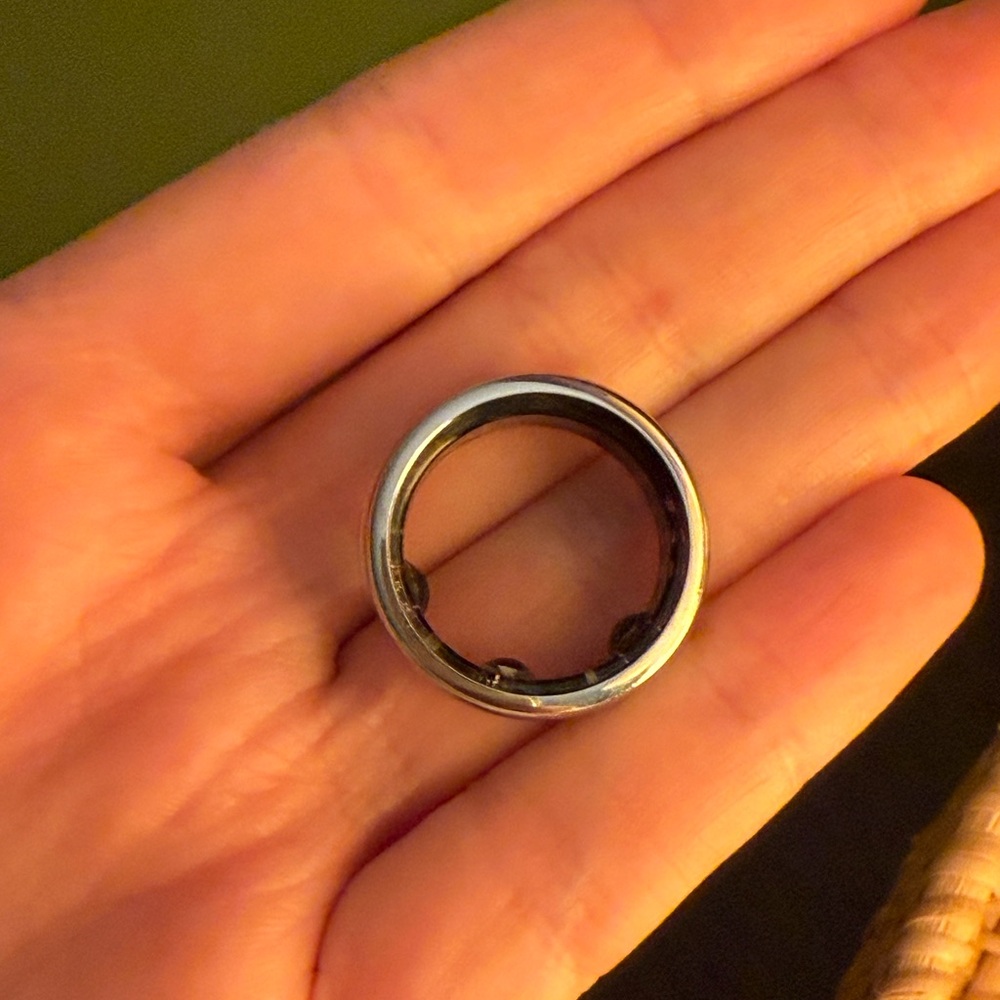 OURA ring in Silver Size 8 with charger (no scratches!)